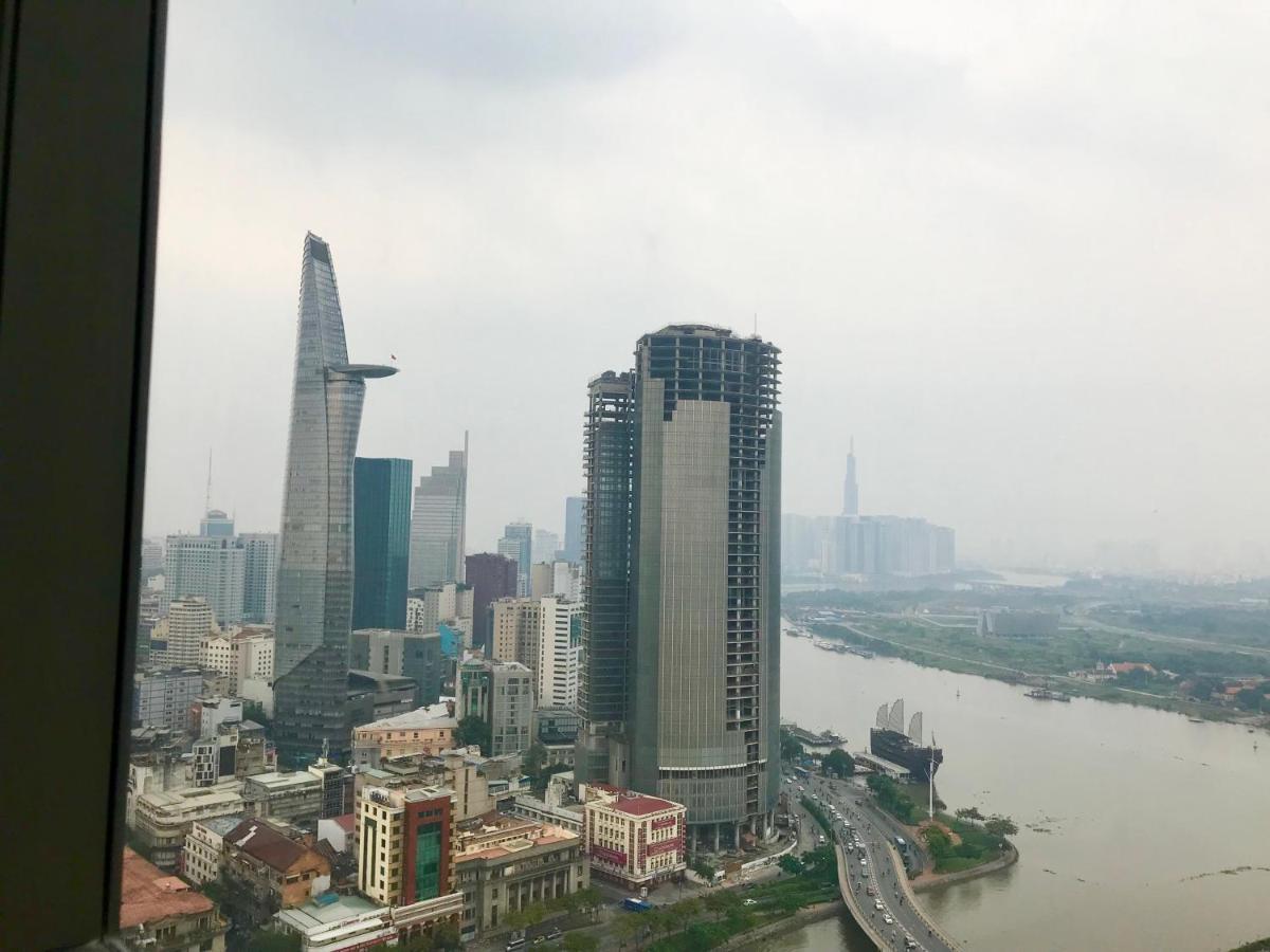 Khách sạn hẻo lánh Saigon Royal Tower